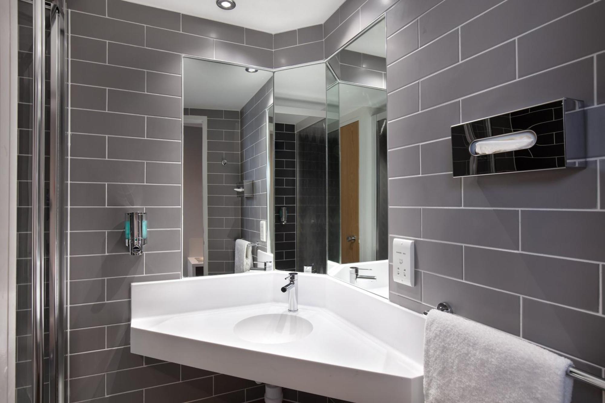 Holiday Inn Express Strathclyde Park M74, Jct 5 By Ihg Motherwell Buitenkant foto